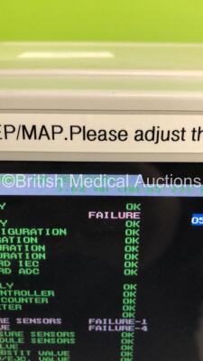 Stephan Stephanie Ventilator Version 3.62 en on Stand - Running Hours 30810 (Powers Up with Error - See Pictures - Missing Front Cover Flap) - 3