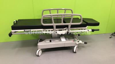 Huntleigh Nesbit Evans Hydraulic Patient Examination Couch with Cushions (Hydraulics Tested Working)