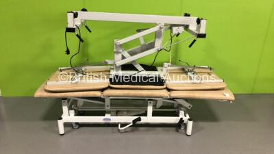 1 x Physiomed Hydraulic Patient Examination Couch and 1 x Plinth Electric 3-Way Patient Examination Couch with Controller (1 x Powers Up,1 x Hydraulics Tested Working-1 x Damaged to Cushion-See Photo) * Asset No FS 0002256 / FS 0096951 *