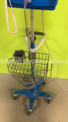 GE Dinamap Pro 400V2 Vital Signs Monitor on Stand with SP02 Finger Sensor (Powers Up) *S/N FS0125118* - 4