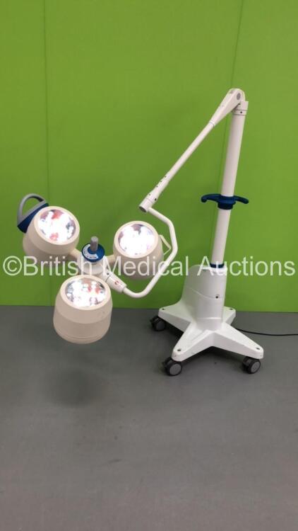 Brandon Medical Operating Theatre/Patient Examination Mobile Light on Stand (Powers Up-Missing Wheel-See Photos) * SN 25350/1 *