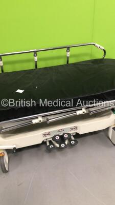 Arjohuntleigh Hydraulic Patient Trolley with Mattress (Hydraulics Tested Working) - 3