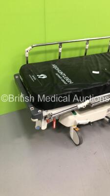 Arjohuntleigh Hydraulic Patient Trolley with Mattress (Hydraulics Tested Working) - 4