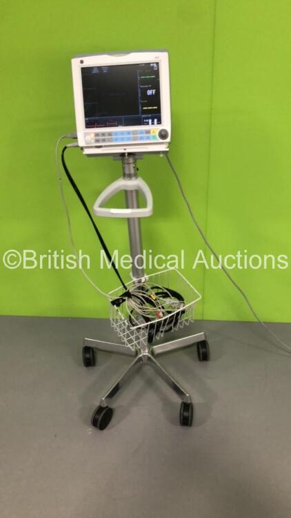 GE B40 Patient Monitor with IBP1,IBP2,T1,T2,SpO2,ECG,NIBP and Printer Options,1 x BP Hose and 1 x 3-Lead ECG Lead on Stand (Powers Up) * Mfd 2012 *