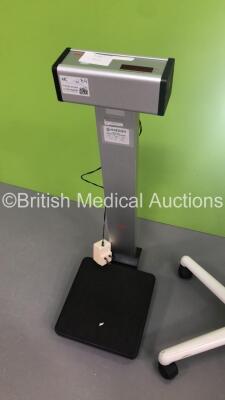 1 x Luxo Patient Examination Lamp on Stand (Powers Up with Good Bulb) and 1 x Seca Stand on Weighing Scales *S/N FS0147913 / FS0105043* - 3