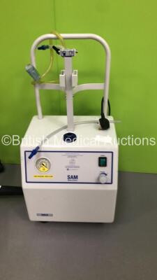 1 x SAM 35 Medical Suction Unit and 1 x Regulator on Stand with Hose (Powers Up) *S/N FS01601289* - 2