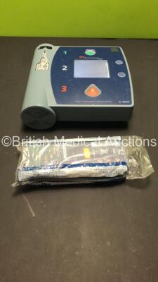 Agilent HeartStream FR2 Semi Automatic Defibrillator with 2 x Batteries (Powers Up) * SN 0301026051 * - 3