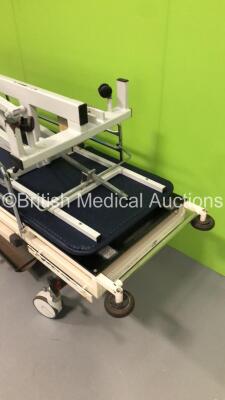 1 x Anetic Aid QA2 Hydraulic Patient Couch and 1 x Plinth Co Electric Patient Couch (No Power) - 3