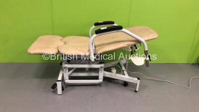 Plinth 2000 Electric Patient Examination Couch with Controller (Powers Up) * Asset No FS0038127 *