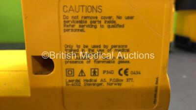 4 x Laerdal LSU Suction Units with 2 x Suction Cups (All Power Up with Damage-See Photo) - 9