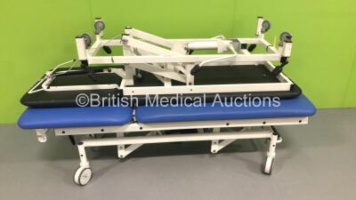 1 x Huntleigh Akron Hydraulic Patient Examination Couch and 1 x Huntleigh Nesbit Evans Electric Patient Examination Couch with Controller (Powers Up,Hydraulics Tested Working)