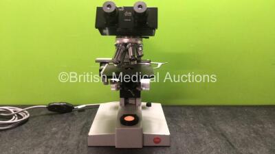 Ernst Leitz 020-441.003 Microscope with 1 x Leitz 10/0.25 Optic, 1 x Leitz 40/ 0.65 Optic, 1 x Leitz NPL40/0.65 Optic, 1 x Leitz PL 2.5/0.08 Optic and 1 x Leitz 4/0.12 Optic (Powers Up) *SN 753610*