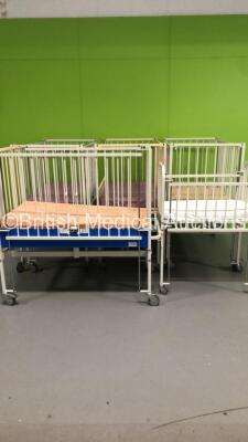 5 x Huntleigh Nesbit Evans Infant Cots (4 x Large and 1 x Small)