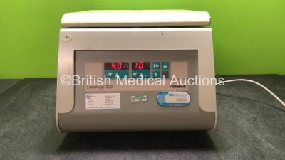 Heraeus Labofuge 300 Centrifuge Unit (Powers Up with Damage and Locked Lid-See Photo)