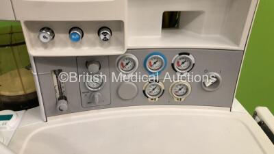 GE Datex Ohmeda Aespire Anaesthesia Machine with Aespire 7900 SmartVent Software Version 4.8 PSVPro, Oxygen Mixer, Absorber, Bellows and Hoses (Powers Up, Cracked Casing - See Photo) *ANCL00951* - 5