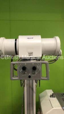 GE AMX4 Plus Mobile X-Ray Model 2236420 with Exposure Hand Trigger and Key (Powers Up with Stock Key-Key Not Included-Damage to Display and Top Trim,General Marks to Trim-See Photos) * SN 957054WK0 * * Mfd Sept 2000 * - 3