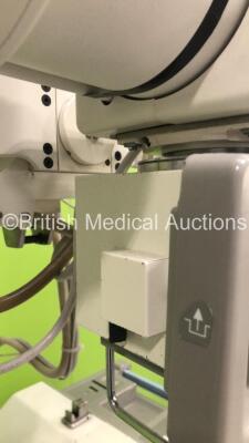 GE AMX4 Plus Mobile X-Ray Model 2236420 with Exposure Hand Trigger and Key (Powers Up with Stock Key-Key Not Included-Damage to Display and Top Trim,General Marks to Trim-See Photos) * SN 957054WK0 * * Mfd Sept 2000 * - 5