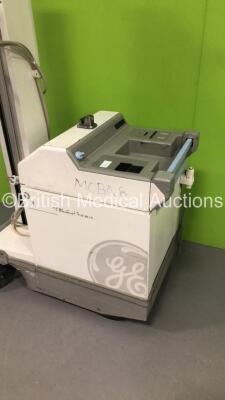 GE AMX4 Plus Mobile X-Ray Model 2236420 with Exposure Hand Trigger and Key (Powers Up with Stock Key-Key Not Included-Damage to Display and Top Trim,General Marks to Trim-See Photos) * SN 957054WK0 * * Mfd Sept 2000 * - 7