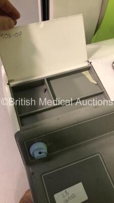 GE AMX4 Plus Mobile X-Ray Model 2236420 with Exposure Hand Trigger and Key (Powers Up with Stock Key-Key Not Included-Damage to Display and Top Trim,General Marks to Trim-See Photos) * SN 957054WK0 * * Mfd Sept 2000 * - 8