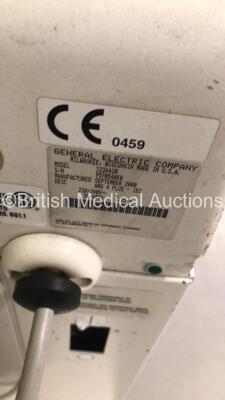 GE AMX4 Plus Mobile X-Ray Model 2236420 with Exposure Hand Trigger and Key (Powers Up with Stock Key-Key Not Included-Damage to Display and Top Trim,General Marks to Trim-See Photos) * SN 957054WK0 * * Mfd Sept 2000 * - 14