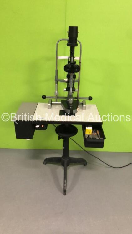 Haag Streit Bern SL 900 Slit Lamp with 2 x 10x Eyepieces on Table (Powers Up with Good Bulb) * SN B9003164 *