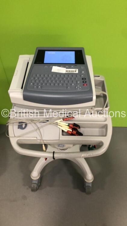 GE MAC 1600 ECG Machine on Stand with 1 x 10-Lead ECG Lead (Powers Up) * SN SDE09500020NA * * Mfd 2009 *