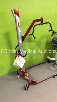 Mixed Lot Including 1 x Molift Partner Electric Patient Hoist with Controller (No Power) and 1 x Drager Babytherm Infant Warmer (Spares and Repairs) - 2