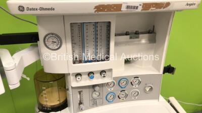 Datex-Ohmeda Aespire Anaesthesia Machine with Datex-Ohmeda 7100 Ventilator Software Version 2.0 with Datex-Ohmeda Carescape B650 Monitor with E-CAiO Gas Module with D-Fend Water Trap, Bellows, Absorber and Hoses (Powers Up) *S/N AMX11370517WA / FS0205195 - 8