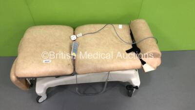 Huntleigh Akron Electric 3-Way Patient Examination Couch with Controller (Powers Up)