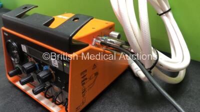 Drager Oxylog 2000 Transport Ventilator Software Version 3.10 with 1 x Hose and 1 x AC Power Supply (Powers Up) *Mfd2004* *SN SRUC-0100, 045252* - 3