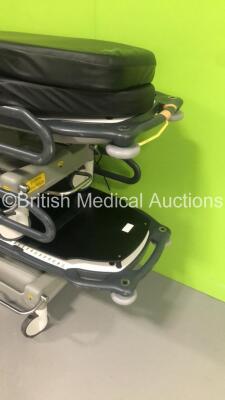 4 x Anetic Aid QA3 Hydraulic Patient Examination Couches with Mattresses (Hydraulics Tested Working - 2 in Picture - 4 in Lot) - 3