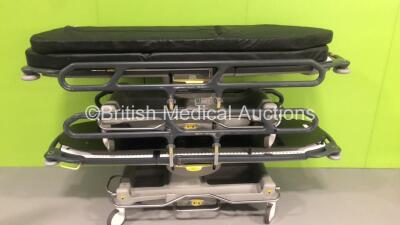 3 x Anetic Aid QA3 Hydraulic Patient Examination Couches with Mattresses (Hydraulics Tested Working - 2 in Picture - 3 in Lot)