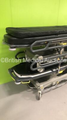 3 x Anetic Aid QA3 Hydraulic Patient Examination Couches with Mattresses (Hydraulics Tested Working - 2 in Picture - 3 in Lot) - 2