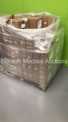 Pallet of Approx 60 Boxes of Diversey Soft Care Des E Spray (10 Bottle in Each Box - Approx 600 Bottles) - 2