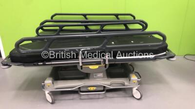 2 x Anetic Aid QA3 Hydraulic Patient Examination Couches with 1 x Mattress (Hydraulics Tested Working - Mattress Ripped - See Pictures) *S/N NA*