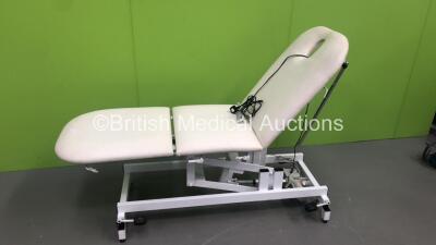 Rothband 3 Way Electric Patient Examination Couch with Controller (No Power) - 2