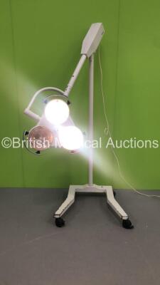 Heraeus Mobile Patient Examination Lamp on Stand (Powers Up)