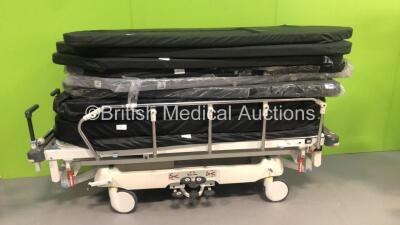 Huntleigh Lifeguard Hydraulic Patient Trolley with 9 x Mattresses (Hydraulics Tested Working)