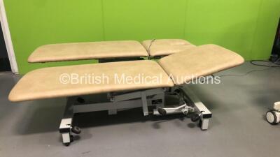 1 x Plinth Electric Patient Examination Couch with Controller (Powers Up) and 1 x Plinth 2000 Hydraulic Patient Examination Couch (Hydraulics Tested Working)