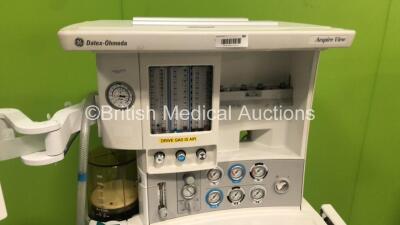 GE Datex-Ohmeda Aespire View Anaesthesia Machine Software Version 06.20 with Absorber,Bellows,Oxygen Mixer and Hoses (Powers Up-Damaged Handle to Draw and Hairline Cracks to Trim-See Photos) - 3