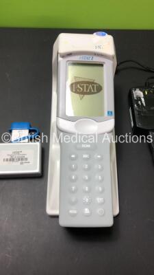 Abbott i-Stat1 Handheld Blood Analyzer with 1 x Charger, 1 x Simulator and Power Supply (Powers Up) *319541 - 26116*