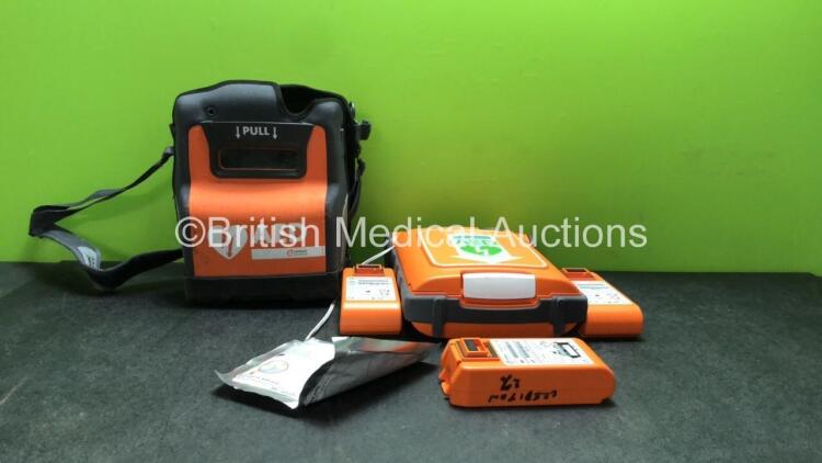 Cardiac Science Ref G5S-02P0 Defibrillator with 4 x Batteries, 1 x Electrode Pad in Carry Case (Powers Up)