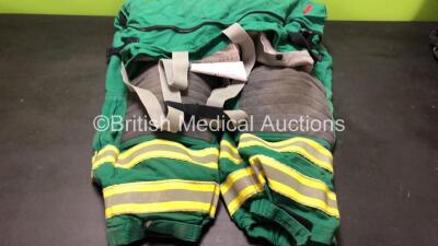 2 x Emergency Vests and 2 x Emergency Padded Trousers (Medium) - 4
