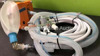 Drager Oxylog 3000 Ventilator Software Version 01.24 with 1 x Hose, 1 x Regulator,1 x Breathing Tube and 1 x Power Supply (Powers Up) *Mfd 2009* *S/N SSAF-0022* - 4