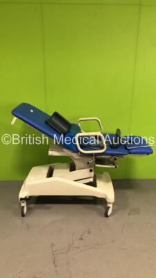 Huntleigh Akron Electric Gyne/Examination Couch with Controller and Stirrups (Powers Up)