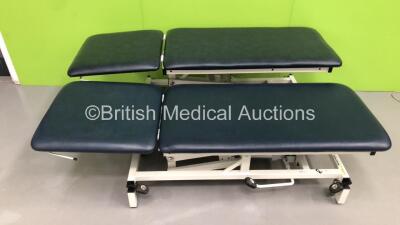 2 x Huntleigh Akron Hydraulic Patient Examination Couches (Hydraulics Tested Working) * SN 453476 / 453472 *