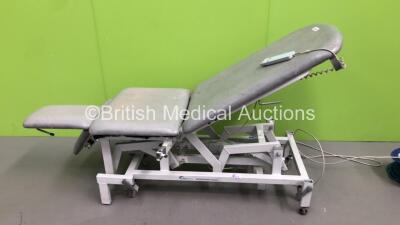 Seers Medical Electric 3 Way Patient Examination Couch with Controller (No Power - Rips to Cushions) *S/N 201202060231*