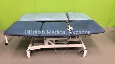 1 x Medi Plinth Hydraulic Patient Examination Couch (Hydraulics Tested Working - Rips to Cushion) and 1 x Medi Plinth Electric Patient Examination Couch with Controller (Powers Up) *S/N 587087*