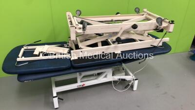 1 x Medi Plinth Electric Patient Examination Couch with Controller (Powers Up - Rips to Cushions) and 1 x Hoskins Hydraulic Patient Examination Couch with Controller (Powers Up - Cuts to Cushions) *S/N 1817776* - 2