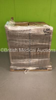 Large Pallet of Pennine ARMA Isolation Gowns Comfort Knitted Cuff * Approx 2400 - 100 Per Box * * On Pallet *